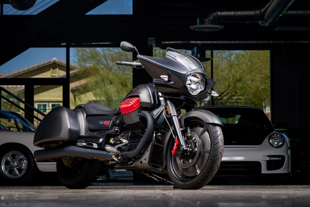 Moto Guzzi MGX-21 Flying Fortress (2016 - 2017)