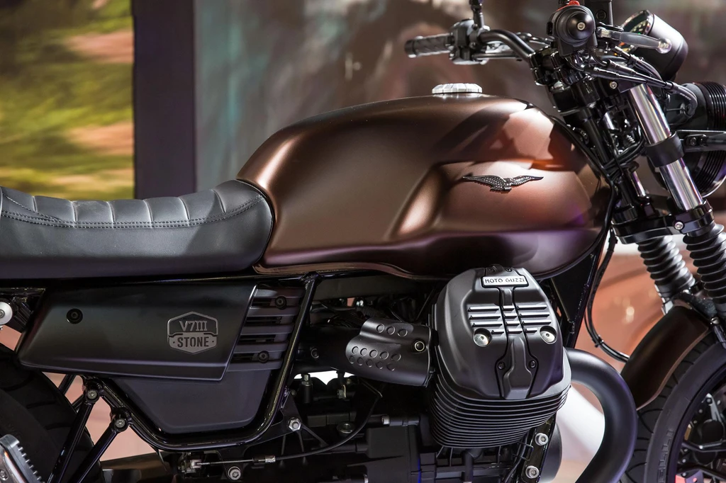 Moto Guzzi V 7 III Stone Night Pack (2018 - 2019)