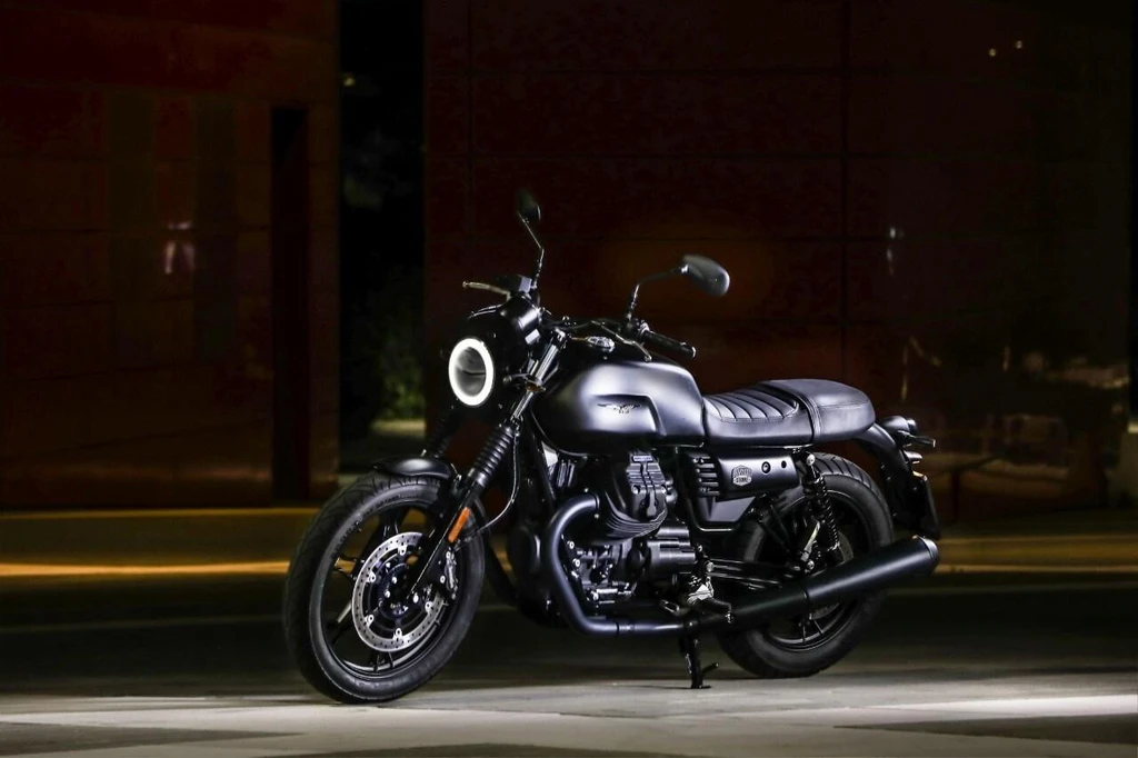Moto Guzzi V 7 III Stone Night Pack (2018 - 2019)