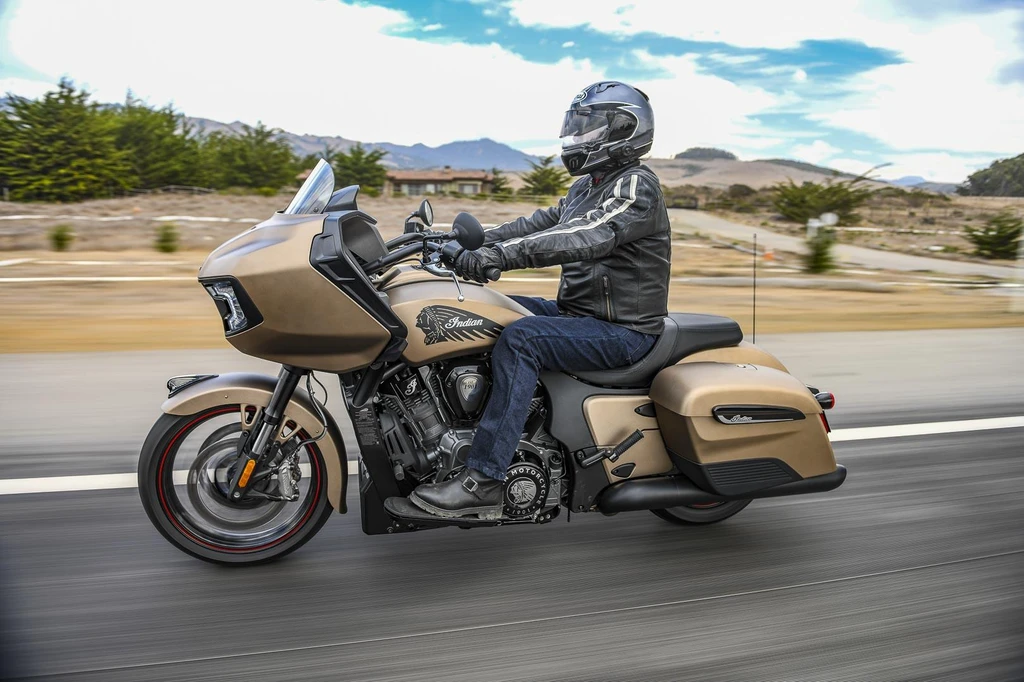 Indian Challenger Dark Horse (2020)