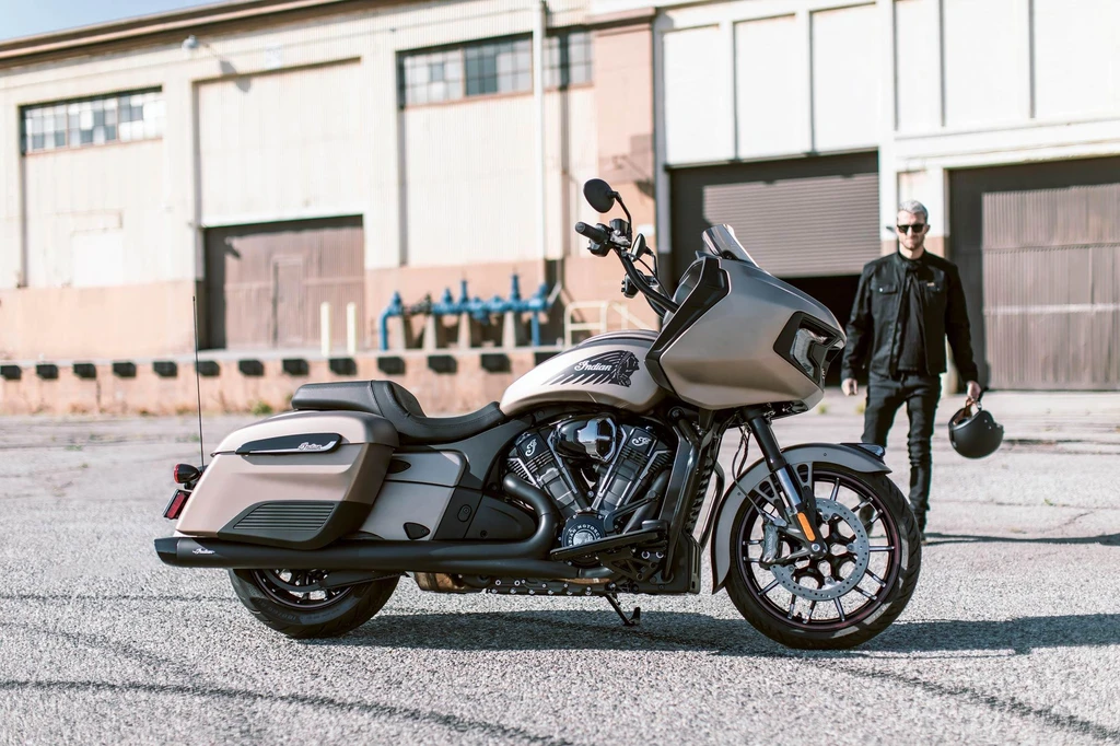 Indian Challenger Dark Horse (2020)