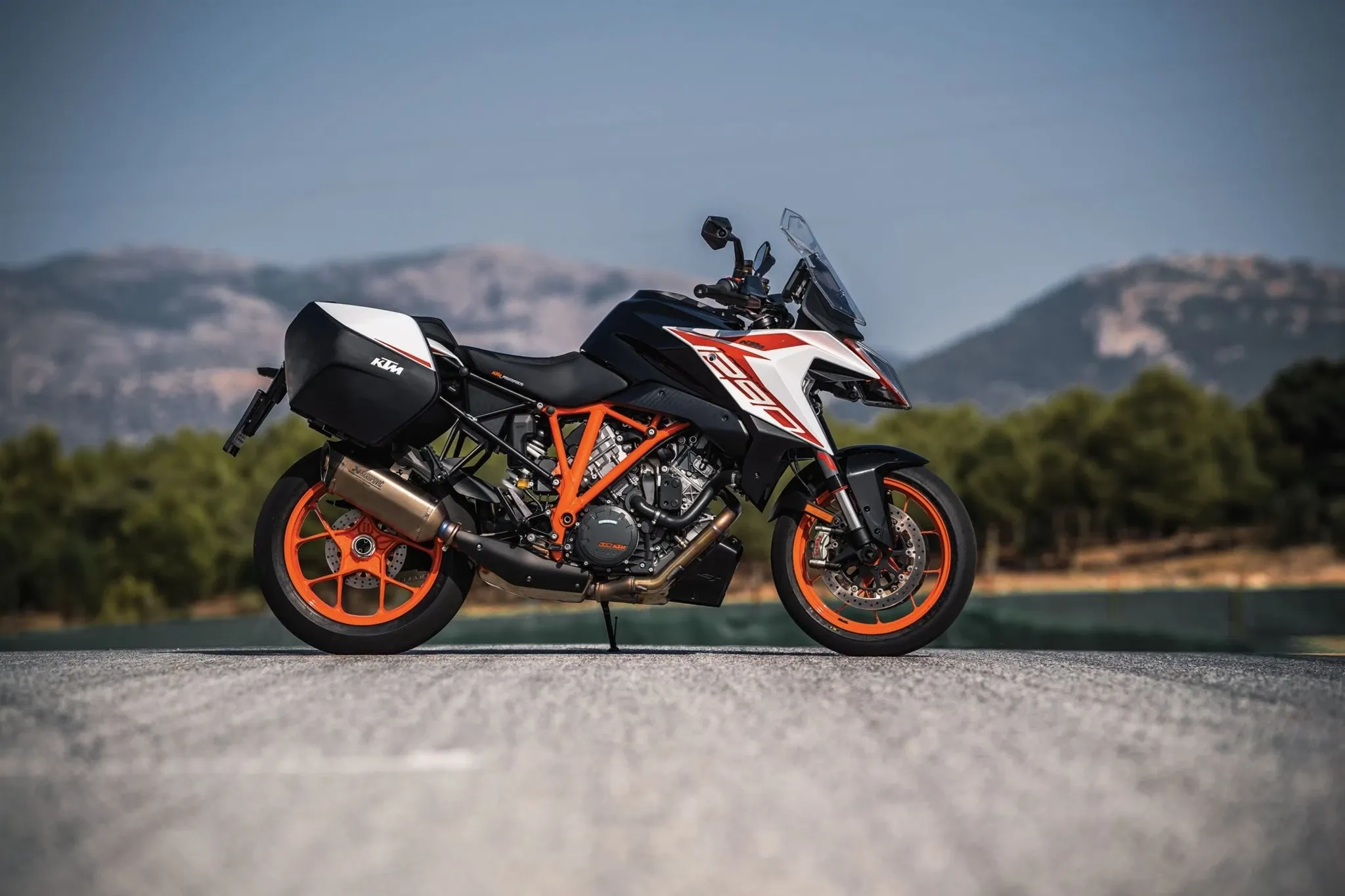 KTM 1290 Super Duke GT (2020)