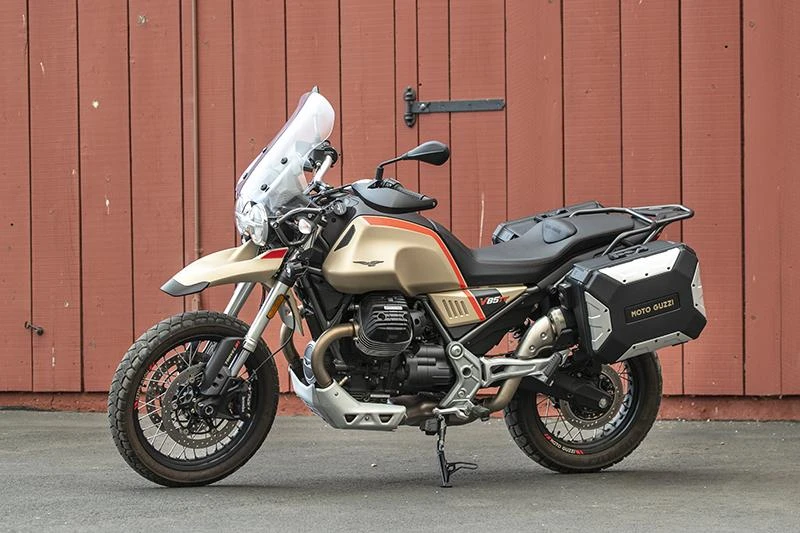 Moto Guzzi V85 TT Travel (2020)