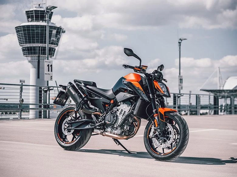KTM 890 Duke R (2021)
