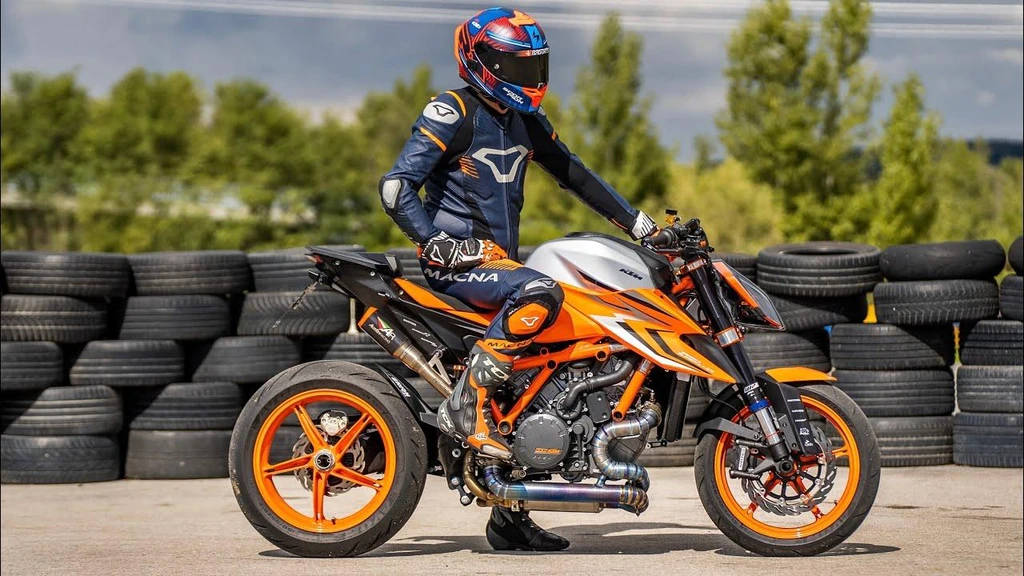 KTM 1290 Super Duke R Evo (2022)