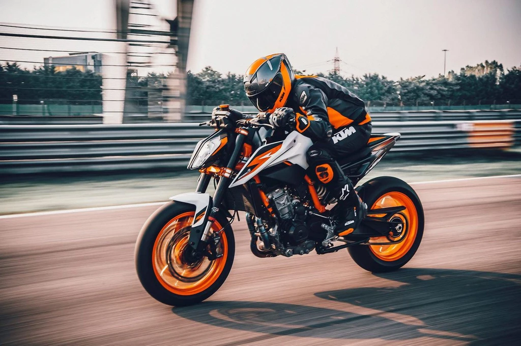 KTM 890 Duke R (2022)