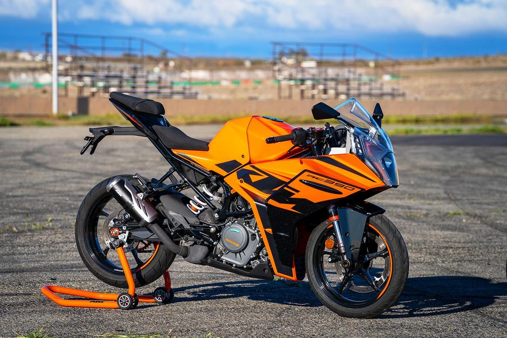 KTM RC 390 (2022)