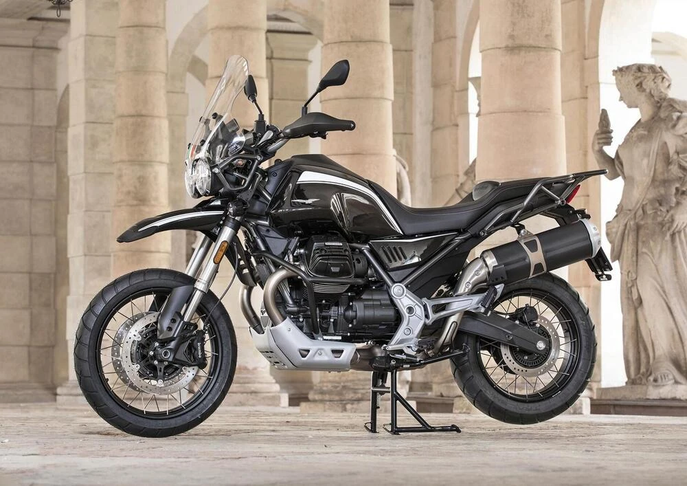 Moto Guzzi V85 TT Guardia dOnore (2022)